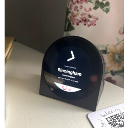 JetClock Fluguhr mit Echtzeit-Flugdaten